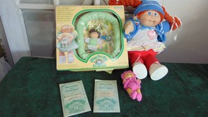 Cabbage Patch Kids Pin-ups in Box and Other Cabbage Patch Figures & Items