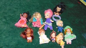 Assorted Liddle Kiddle Dolls and Other Figures