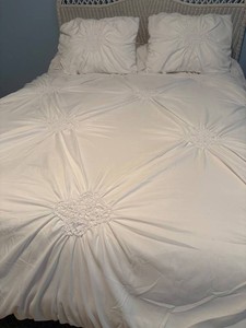 LR - White Queen Comforter Set With Two Pillow Shams