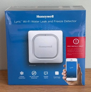 LR - Honeywell Lyric Wi-Fi Water Leak Detector  Freeze Detector