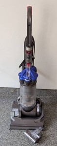 G - Upright Vacuum Cleaner - Dyson DC33 With Accessory