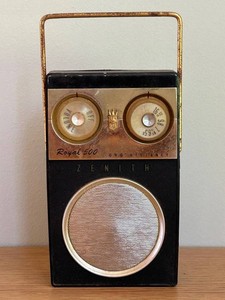 DR - Vintage Portable Radio Zenith Royal 500 Transistor Radio