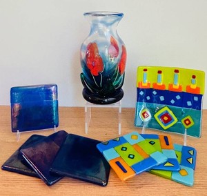 DR - Art Glass - Caithness Scotland Vase & Abstract Tiles Mixed Lot