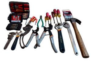 LR - Hand Tools Mixed Lot - RIDGID, Tool Shop & EverBilt Screw Hooks