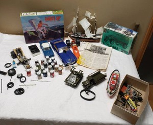 Model kits and related items including Surf Trailer Bicycle, Charles W. Morgan Ship, Lunge Box 33 Willys Panel, and others
