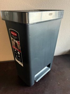 Rubbermaid Step-On Trash Can