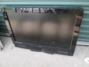 Vizio 32in flat screen tv with stan...