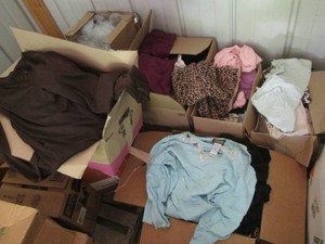 (5) Boxes with a variety of womens...