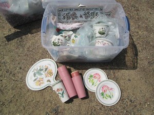 Variety of vintage Tupperware cups,...