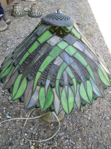Decorative metal table lamp with Ti...