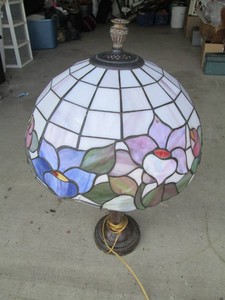 Decorative metal table lamp with Ti...