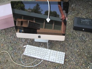 Apple All-In-One computer and keybo...