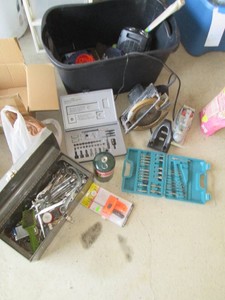 Storage tote containing a small met...