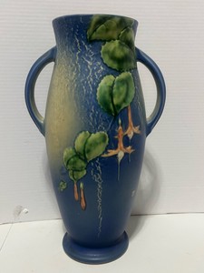 Impressive 1940s Roseville Trophy Vase Fuchsia Pattern 16