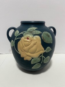 Vintage Roseville Jardeniere Rose Pattern