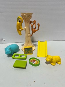 1984 Fisher Price Little People Zoo Tree wAccessories