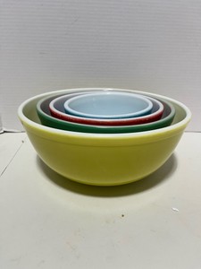 Set of 4 Pyrex Nesting Bowls Great Condition Colors are Fantastic
