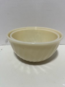 Set of 2 Fire King Nesting Bowls