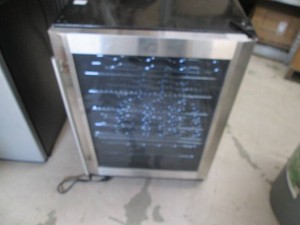 Vissani wine cooler, new, a few scratches