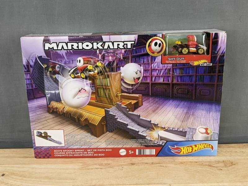 Hot Wheels Mario Kart Boos Spooky Sprint Track Set - Shy Guy Die-Cast Vehicle - Brand New Q