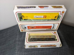 Bachmann HO Scale Southern, Shell, & Smuckers Train Cars