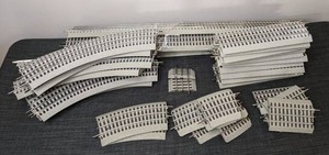 Lionel Fast Track Train Tracks