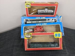 Life-Like HO Scale Train Cars, 4 Total