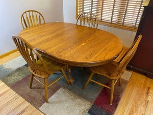 Oak Dining Table with 4 Chairs, Center Leaf and Rug