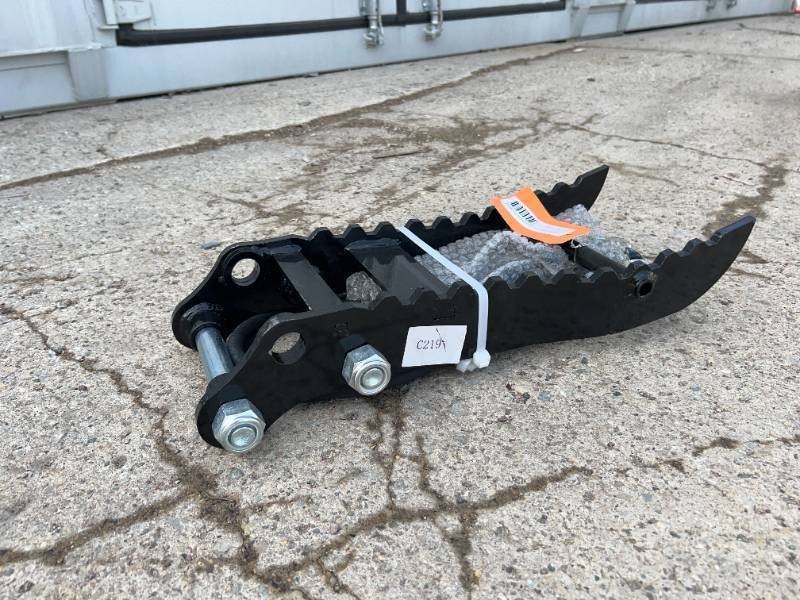FUTURE Excavator Hydraulic Thumb Clip, 1-2 Ton