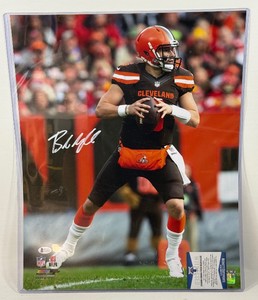 Baker Mayfield Autographed w Beckett COA Football Photo