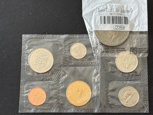 1977 Silver Jubilee and 1988 Canada Mint Set