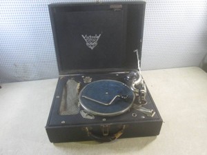 (EC1) Vintage RCA Victrola Portable Record Player - Platter Turns When Wound Up