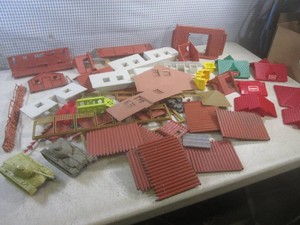 (EC1) Assorted Vintage Playskool and Other Building Panels and Parts and 2 Vintage Toy Tanks