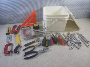 (CSB) Assortement of Hand Tools