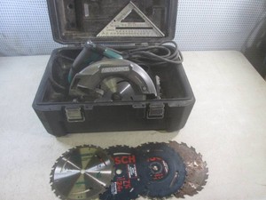 (A-3) MasterForce 7 14 Circular Saw with Extra Blades, Case and Speed Square