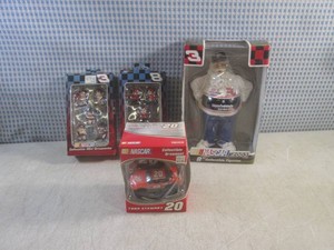 (CS) Nascar Collectible Ornaments and Figure