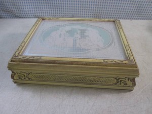 (BS) AntiqueVintage Carved Wood TrinketJewelry Box with GlassMirror Victorian Style Design 10 34 x 8 34 x 3 H