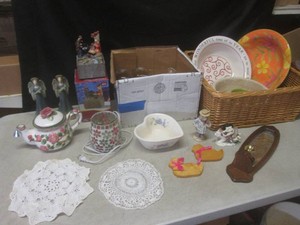 (EC1) Assortment of Figures, Decor Etc