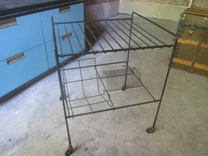 (UD1) Vintage Metal Record Player Stand with Record Storage On Wheels 21 12 x 19 34 x 26 H