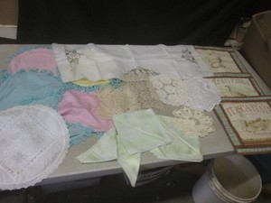 (CSB) Assorted Doilies, Napkins, Place Mats Etc