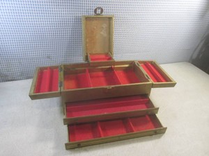 (CS) Vintage Jewelry Box - Make a Great Jewlery or Smalls Display