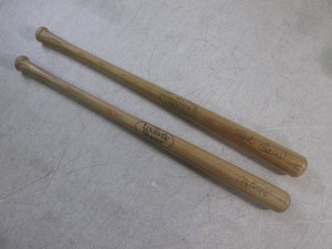 (CNTR) 2 Mini 16 Wood Louisville Slugger 125 Rod Carew  and Chuck Knoblauch Bats