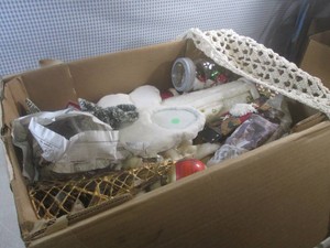 (EW5) Box Full of Christmas Decor