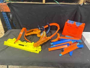 Hot Wheels Track Lot