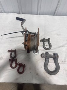 Hand Winch and D-Shackles