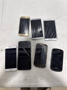 Lot of 7 Cracked Smartphones