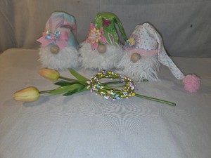 Gnomes and flowers lot