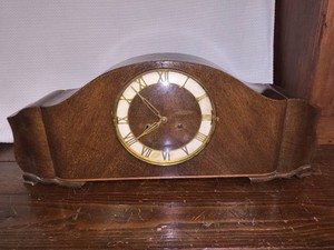 Vintage Wooden TambourHumpback DeskShelf clock