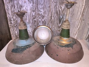 VINTAGE Industrial Porcelain Enamel Barn Style Light Fixtures & light bulb - Lot of 3