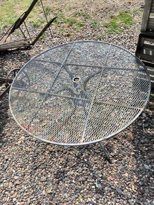 VINTAGE Mid-Century Modern Round Metal Mesh Patio Table
